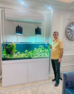 آقای صمدی مدیر دهکده ماهی